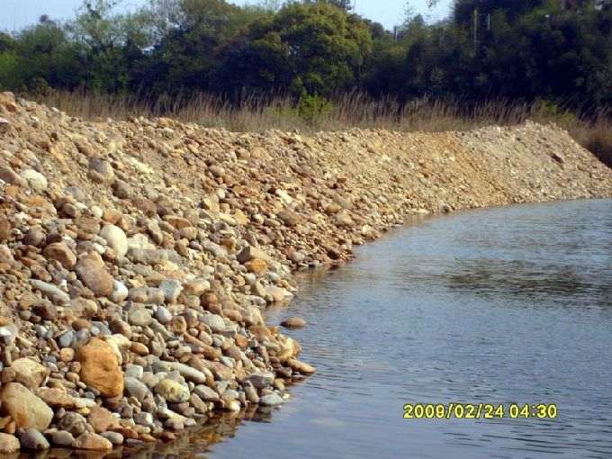 1641283226787317.jpg s680_鹅卵石的发源地,临沂鹅卵石生产基地河道边.jpg