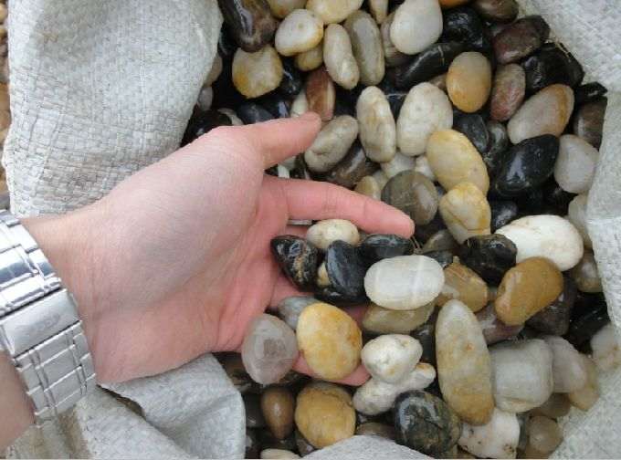 1702605200141969.jpg s680_分选出优质鹅卵石.jpg